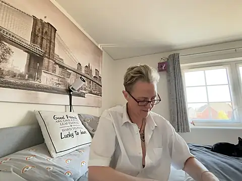 Curvy-Jinx online show from April 2026 08:15:01 AM