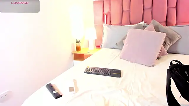 Snapshot of MartinaRizzi chatting on December 2025 03:26:02 AM MartinaRizzi online show from December 2025 03:26:02 AM