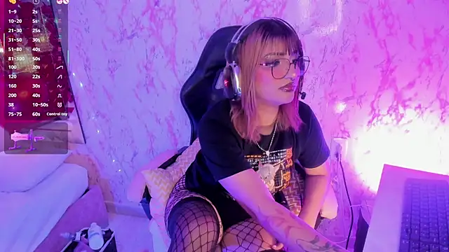 Snapshot of AriaNova_ chatting on February 2026 01:15:01 PM AriaNova online show from February 2026 01:15:01 PM