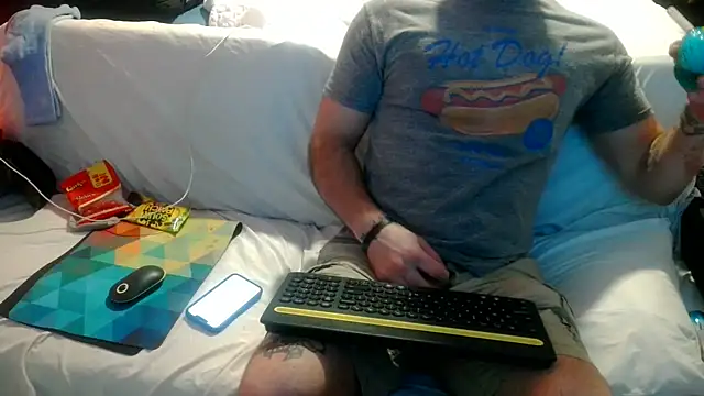 Luv2SuckBWC92 online show from September 2025 04:03:01 AM