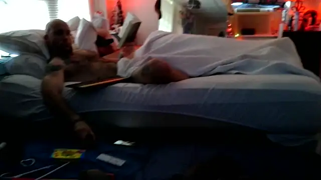 Luv2SuckBWC92 online show from October 2025 07:46:02 PM