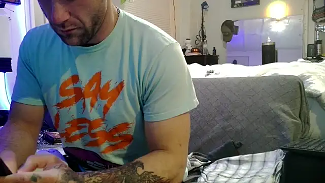 Luv2SuckBWC92 online show from November 2025 02:47:02 AM