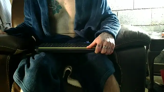 Luv2SuckBWC92 online show from December 2025 09:55:01 PM