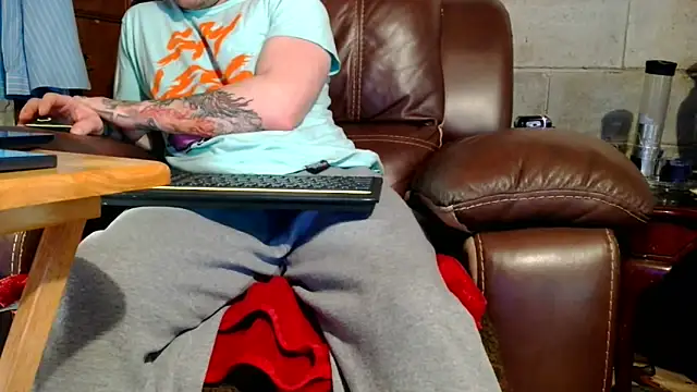 Luv2SuckBWC92 online show from December 2025 07:00:01 PM