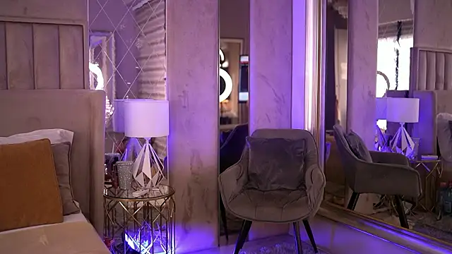 Snapshot of FrancescaDante chatting on March 2026 06:42:02 AM FrancescaDante online show from March 2026 06:42:02 AM