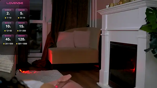 EmaHallee online show from December 2025 04:32:01 AM