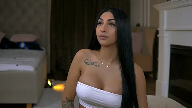 EmaHallee online show from February 2026 03:54:01 AM