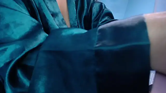 victoria hernandez t  online show from November 2025 12:55:01 PM