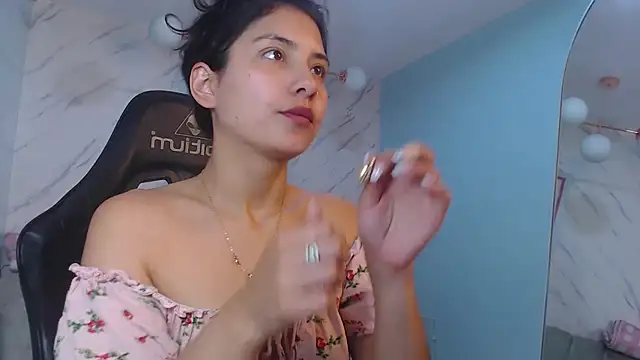 victoria hernandez t  online show from June 2026 02:33:01 PM