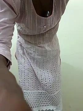 Snapshot of Alia-00 chatting on October 2025 04:02:02 AM Alia-00 online show from October 2025 04:02:02 AM