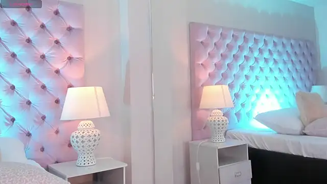 Snapshot of TifannyWolf_ chatting on October 2025 04:33:01 PM TifannyWolf online show from October 2025 04:33:01 PM