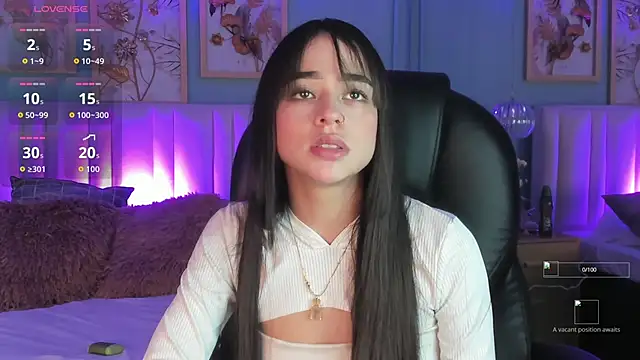 Snapshot of TifannyWolf_ chatting on November 2025 10:30:01 PM TifannyWolf online show from November 2025 10:30:01 PM