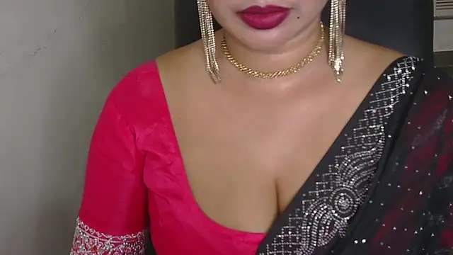 Snapshot of QUEEN_SAKHI- chatting on November 2025 06:32:01 PM QUEEN SAKHI- online show from November 2025 06:32:01 PM