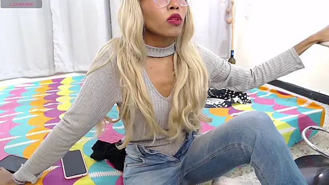 Anniie miller  online show from October 2025 07:31:01 PM