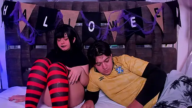 Snapshot of EmilyANDrew_ chatting on October 2025 05:30:01 AM EmilyANDrew online show from October 2025 05:30:01 AM