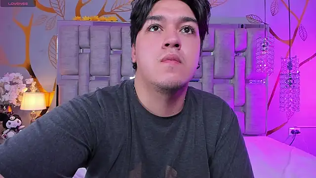 Snapshot of EmilyANDrew_ chatting on November 2025 04:56:02 AM EmilyANDrew online show from November 2025 04:56:02 AM