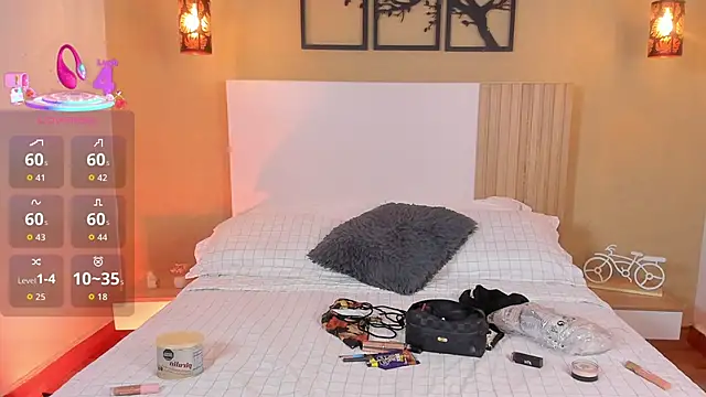 Camila Bustamante online show from September 2025 04:07:01 PM