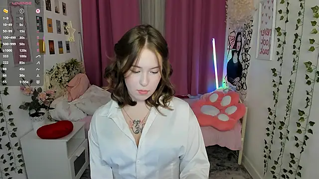 Snapshot of LanaRoselle chatting on March 2026 09:33:02 PM LanaRoselle online show from March 2026 09:33:02 PM