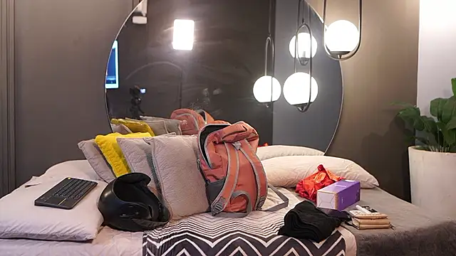 Ariaa Isabell online show from February 2026 06:27:01 PM