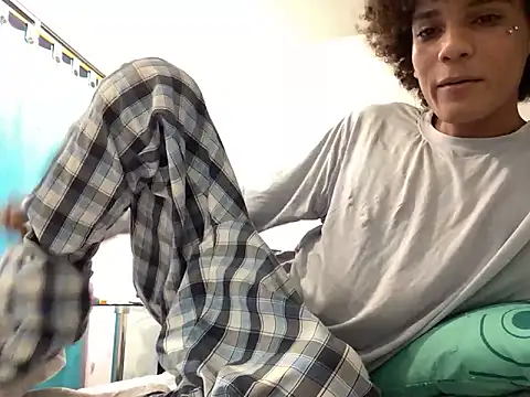 Max Rain online show from April 2026 10:05:02 PM