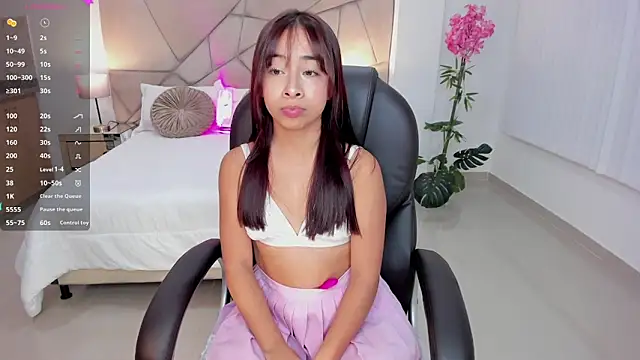 Snapshot of July_Adams chatting on October 2025 04:11:01 AM July Adams online show from October 2025 04:11:01 AM