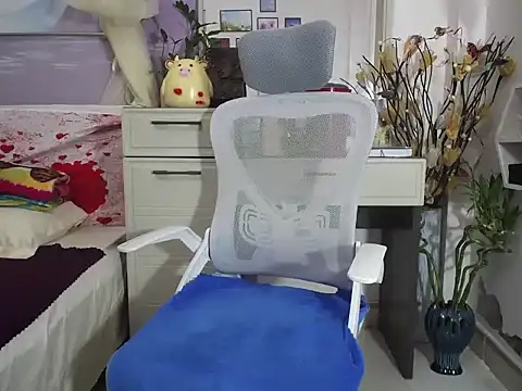 Snapshot of lyly_asian chatting on November 2025 12:49:02 PM lyly asian online show from November 2025 12:49:02 PM