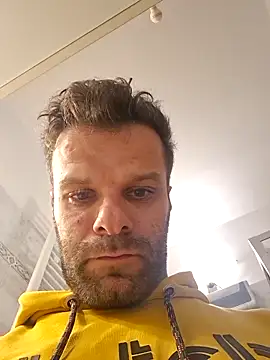 Snapshot of FROCETTO93 chatting on November 2025 06:07:01 PM FROCETTO93 online show from November 2025 06:07:01 PM