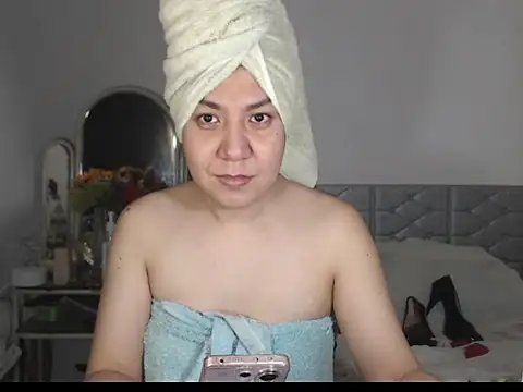 Snapshot of stellahugeX chatting on October 2025 07:42:01 AM stellahugeX online show from October 2025 07:42:01 AM