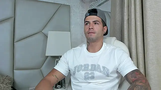 Snapshot of andres-clark92 chatting on September 2025 05:36:02 PM andres-clark92 online show from September 2025 05:36:02 PM