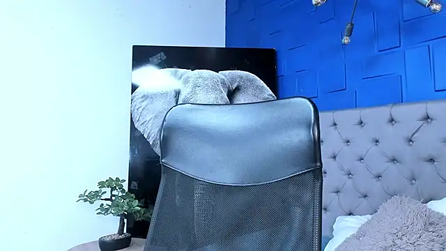 Snapshot of andres-clark92 chatting on October 2025 05:44:02 PM andres-clark92 online show from October 2025 05:44:02 PM