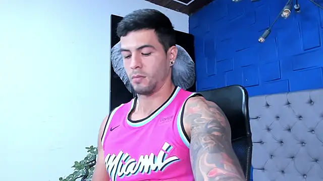 Snapshot of andres-clark92 chatting on November 2025 05:57:01 PM andres-clark92 online show from November 2025 05:57:01 PM