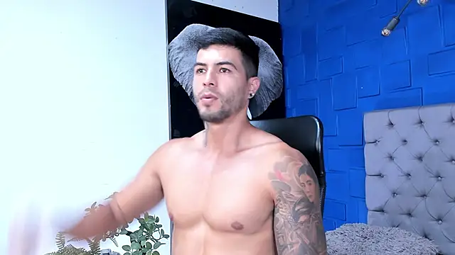 Snapshot of andres-clark92 chatting on November 2025 06:46:02 PM andres-clark92 online show from November 2025 06:46:02 PM