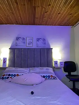 juliana-mancini online show from October 2025 05:51:02 PM