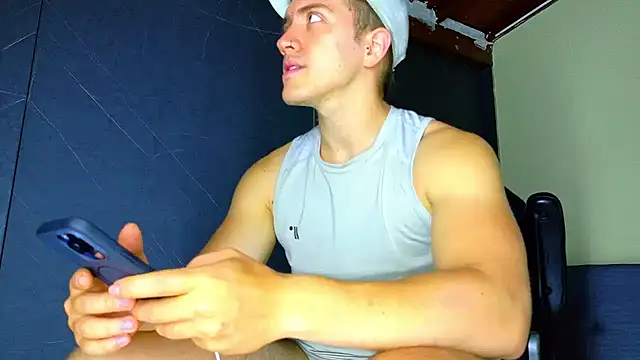 Snapshot of ALANNFERRER chatting on April 2026 10:10:01 AM ALANNFERRER online show from April 2026 10:10:01 AM