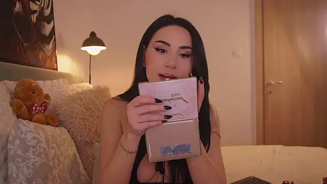 LauLaveau online show from January 2026 06:20:01 PM