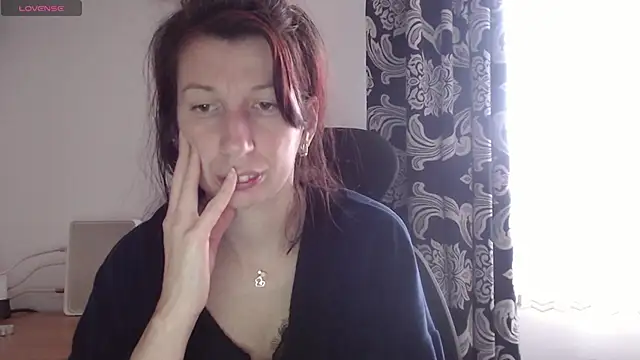 Snapshot of RosieHayes chatting on November 2025 09:09:02 AM RosieHayes online show from November 2025 09:09:02 AM