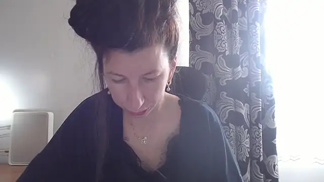 Snapshot of RosieHayes chatting on November 2025 08:37:01 AM RosieHayes online show from November 2025 08:37:01 AM