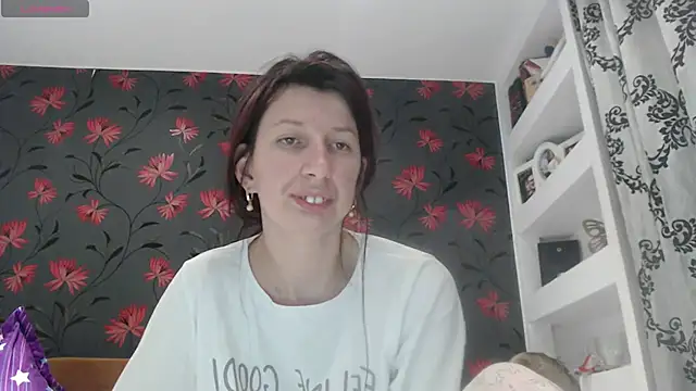Snapshot of RosieHayes chatting on April 2026 07:33:02 PM RosieHayes online show from April 2026 07:33:02 PM