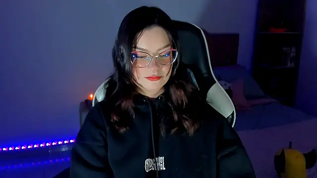 OphelianaRose33 online show from April 2026 08:01:02 PM