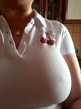 Snapshot of TriumphLove chatting on February 2025 04:21:01 PM TriumphLove online show from February 2025 04:21:01 PM