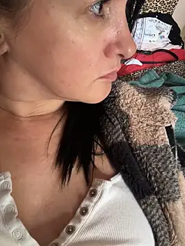 Snapshot of TriumphLove chatting on October 2025 08:10:01 AM TriumphLove online show from October 2025 08:10:01 AM