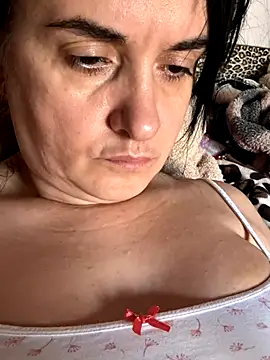 Snapshot of TriumphLove chatting on November 2025 07:08:02 AM TriumphLove online show from November 2025 07:08:02 AM