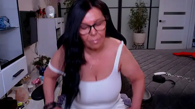 Snapshot of Anna_Blare chatting on April 2026 08:29:02 AM Anna Blare online show from April 2026 08:29:02 AM