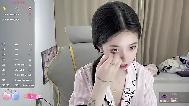 Snapshot of OiOi-666 chatting on May 2026 01:11:02 AM OiOi-666 online show from May 2026 01:11:02 AM