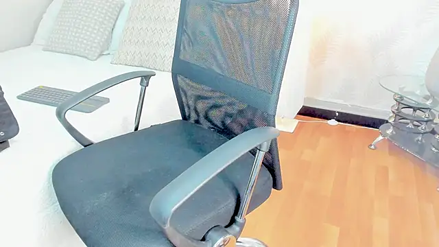 Emilly Beaumont online show from October 2025 01:42:01 PM