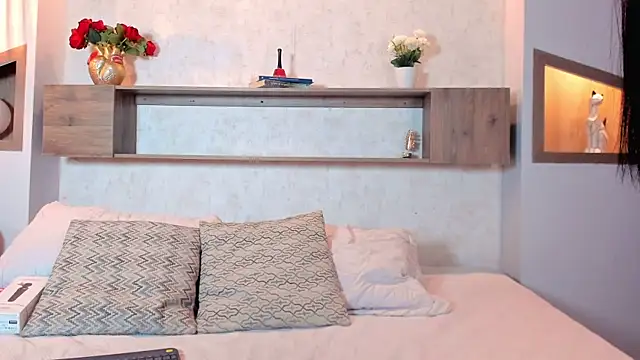 Emilly Beaumont online show from November 2025 12:15:02 PM