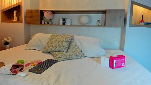 Emilly Beaumont online show from February 2026 12:47:02 PM