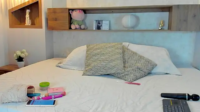 Emilly Beaumont online show from April 2026 01:30:01 PM