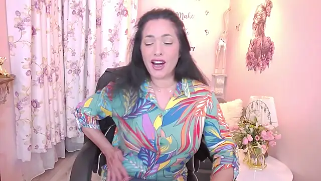 Snapshot of MyLovOne chatting on April 2026 11:20:01 AM MyLovOne online show from April 2026 11:20:01 AM