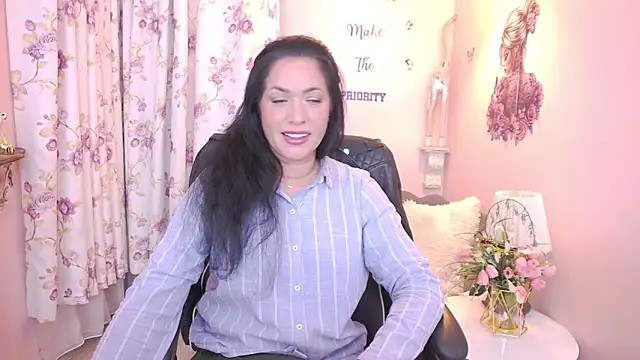 Snapshot of MyLovOne chatting on April 2026 01:56:02 PM MyLovOne online show from April 2026 01:56:02 PM